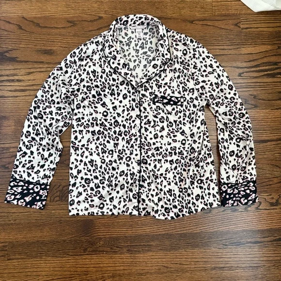 Victoria's Secret Pajama Set - Black and pink Leopard - Picture 2 of 6